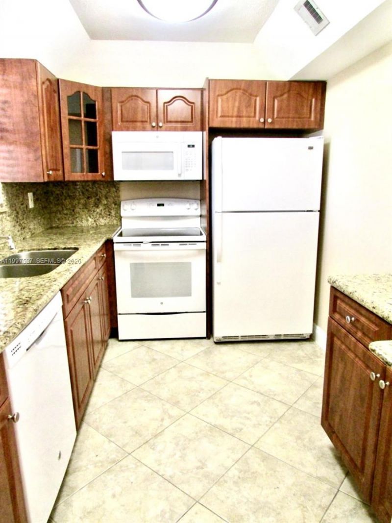 9375 Fontainebleau Blvd, Unit L317, Miami, FL 33172 Photo