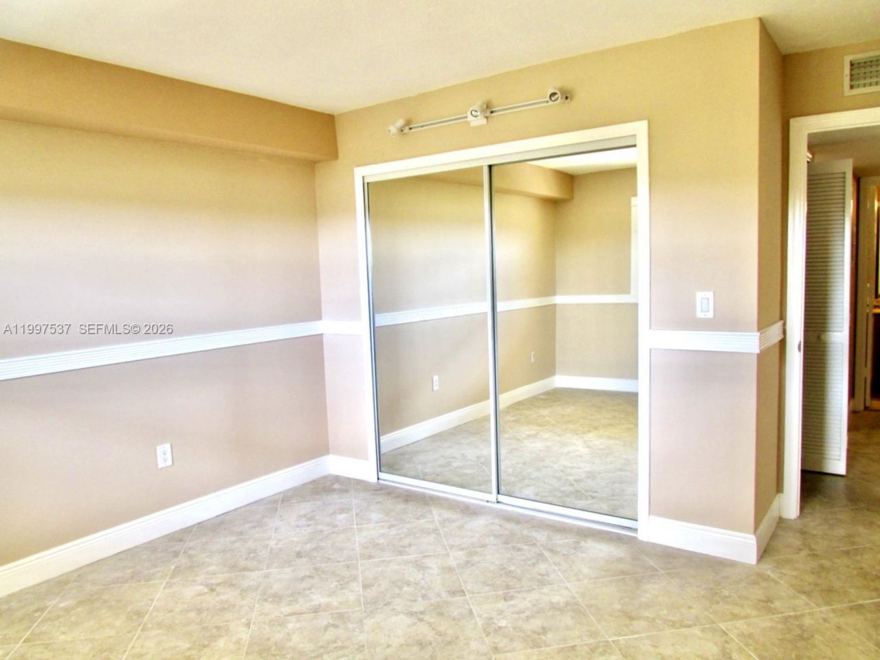 9375 Fontainebleau Blvd, Unit L317, Miami, FL 33172 Photo