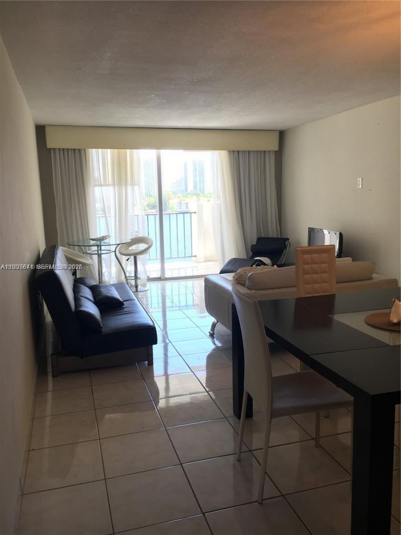2750 NE 183rd St , Unit 801, Aventura, FL 33160 Photo