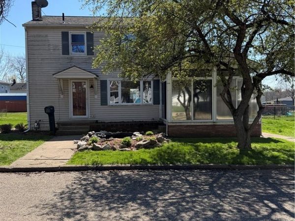 311 South Street NW, Navarre, OH 44662