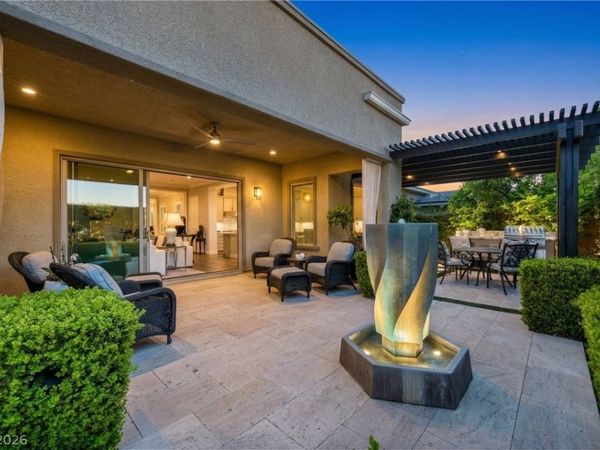 6761 Silver Crescent Street , Las Vegas, NV 89148