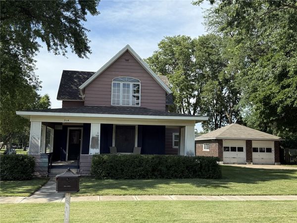 514 2nd Street NW, Independence, IA 50644