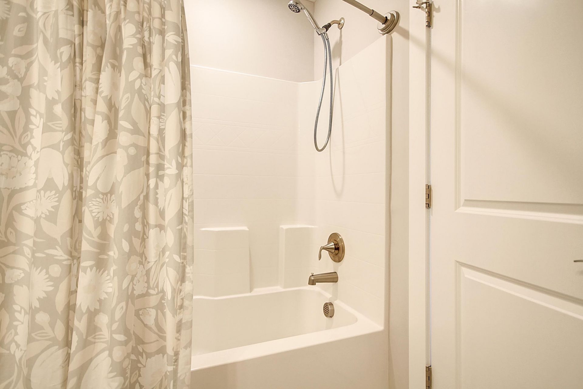 116 Martins Point Drive Photo 6