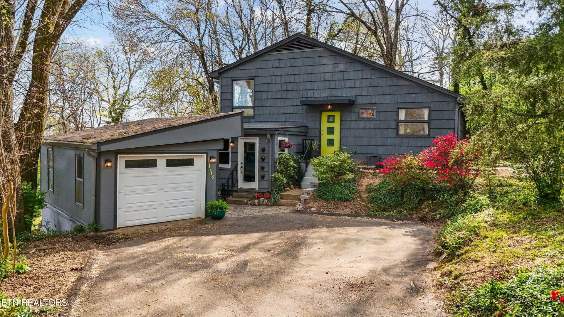 1318 N Briscoe Circle, Knoxville, TN 37912 Main Photo