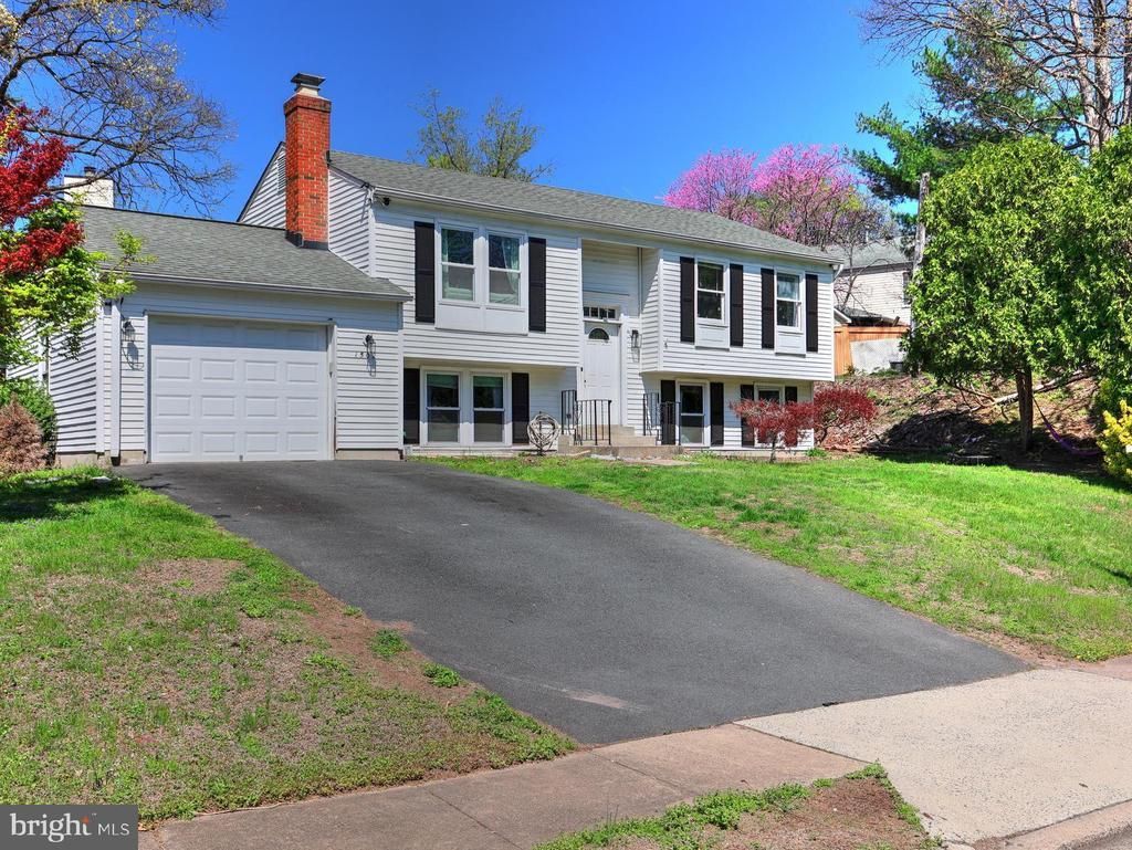 1502 Hiddenbrook Drive, Herndon, VA 20170 Main Photo