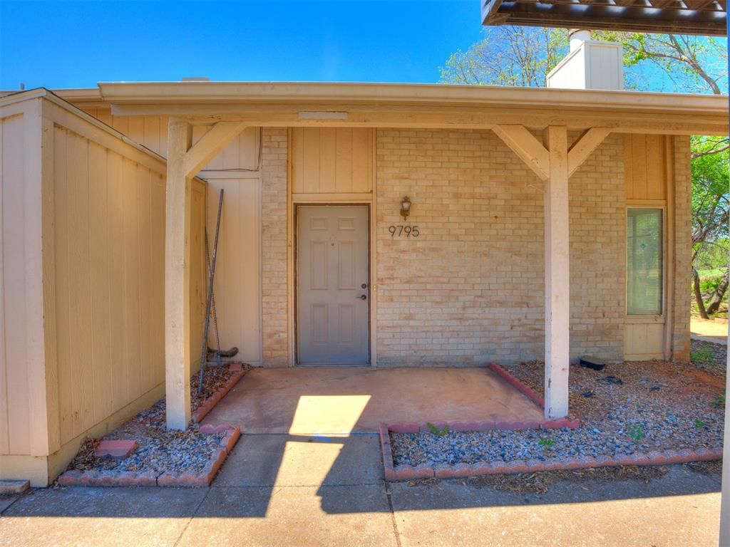 9795 Hefner Village Boulevard, Oklahoma City, OK 73162 Main Photo