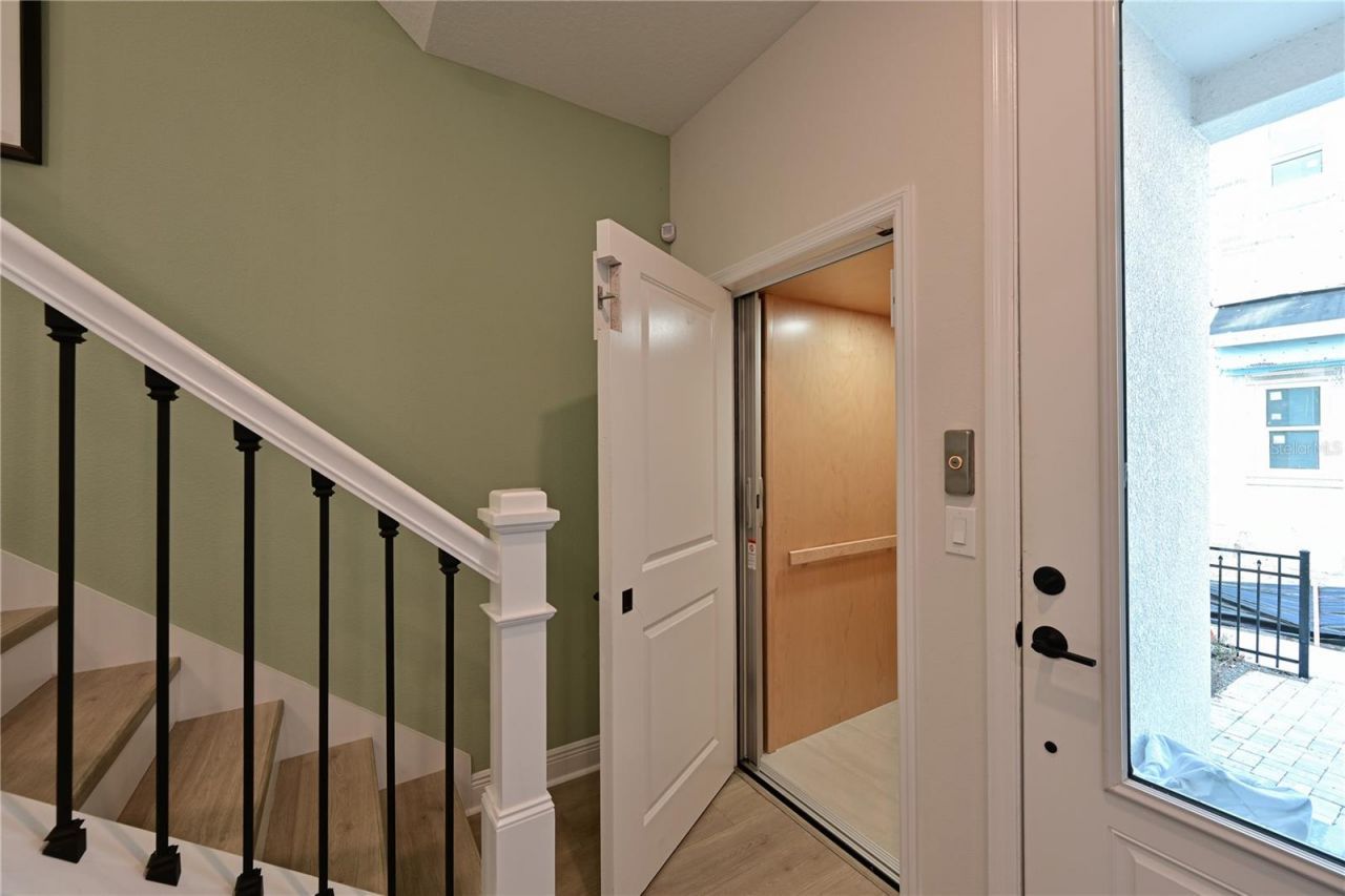 2451 Mangum Court , Sarasota, FL 34237 Photo