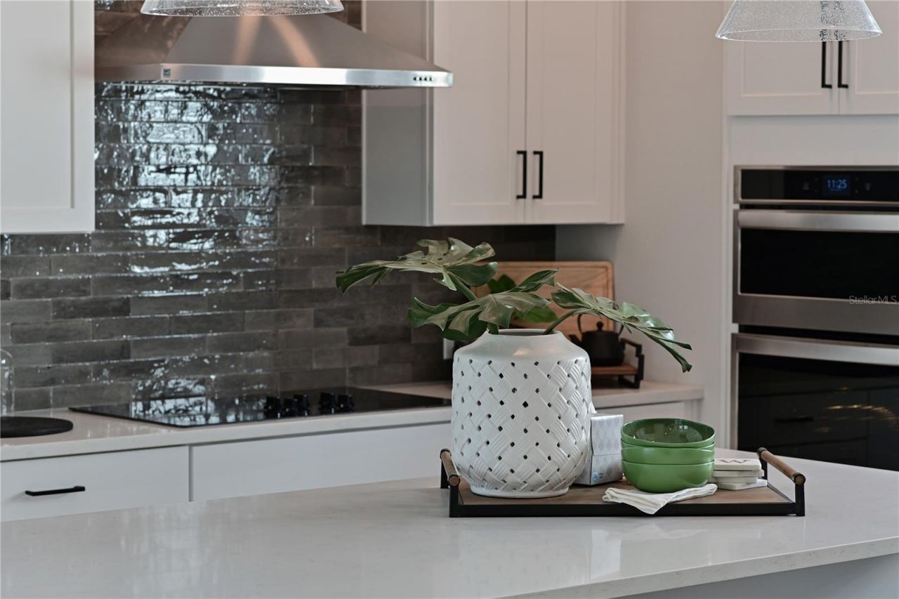 2451 Mangum Court , Sarasota, FL 34237 Photo