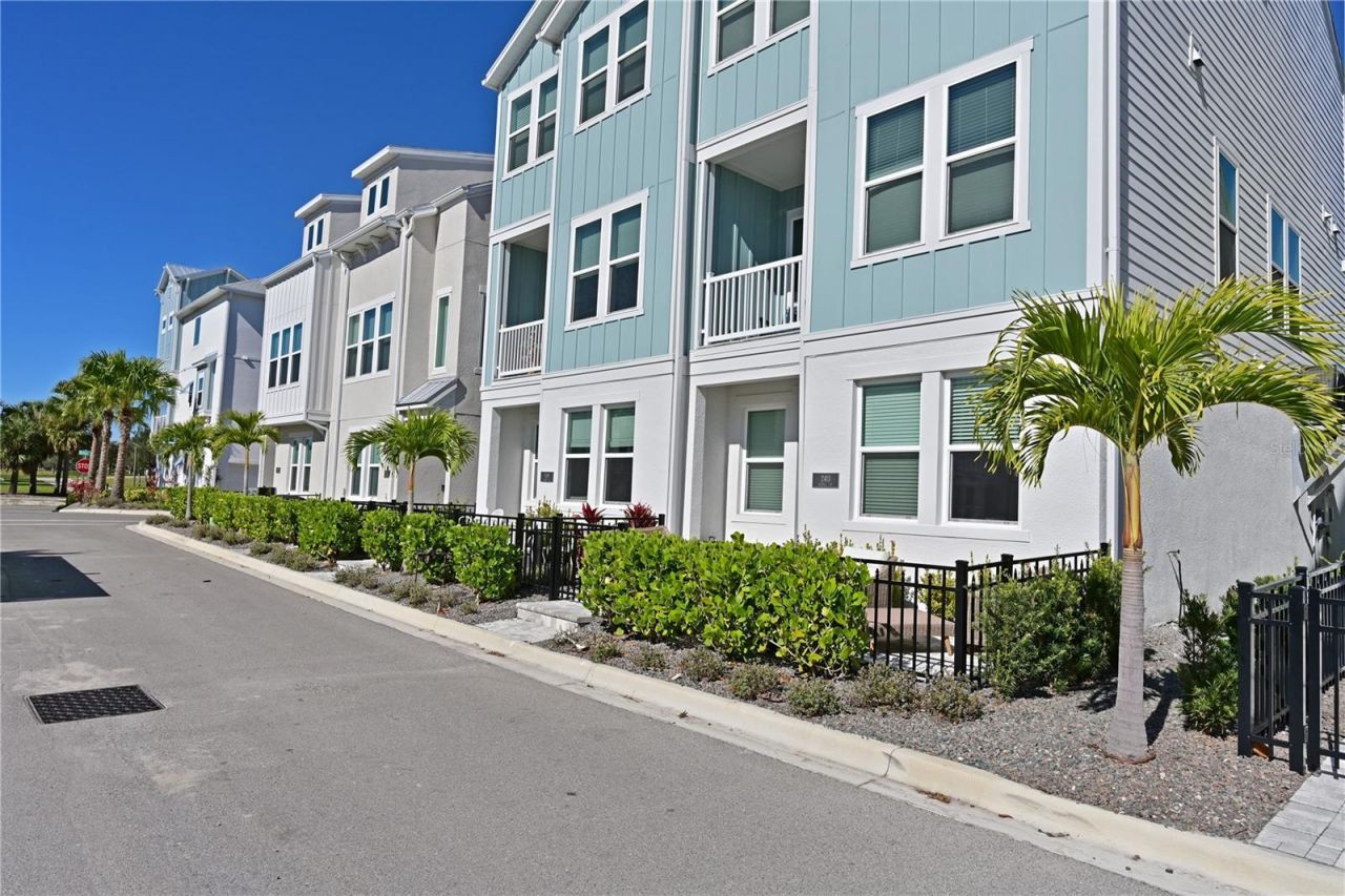 2451 Mangum Court , Sarasota, FL 34237 Photo