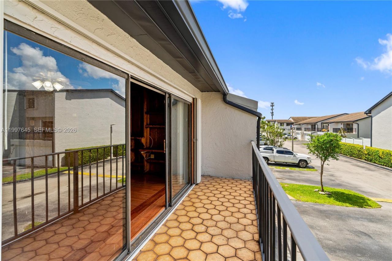 8748 SW 154th Cir Pl, Unit 6N, Miami, FL 33193 Photo