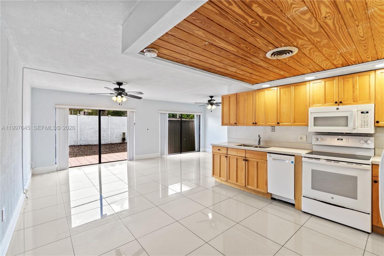 8748 SW 154th Cir Pl, Unit 6N, Miami, FL 33193 Photo