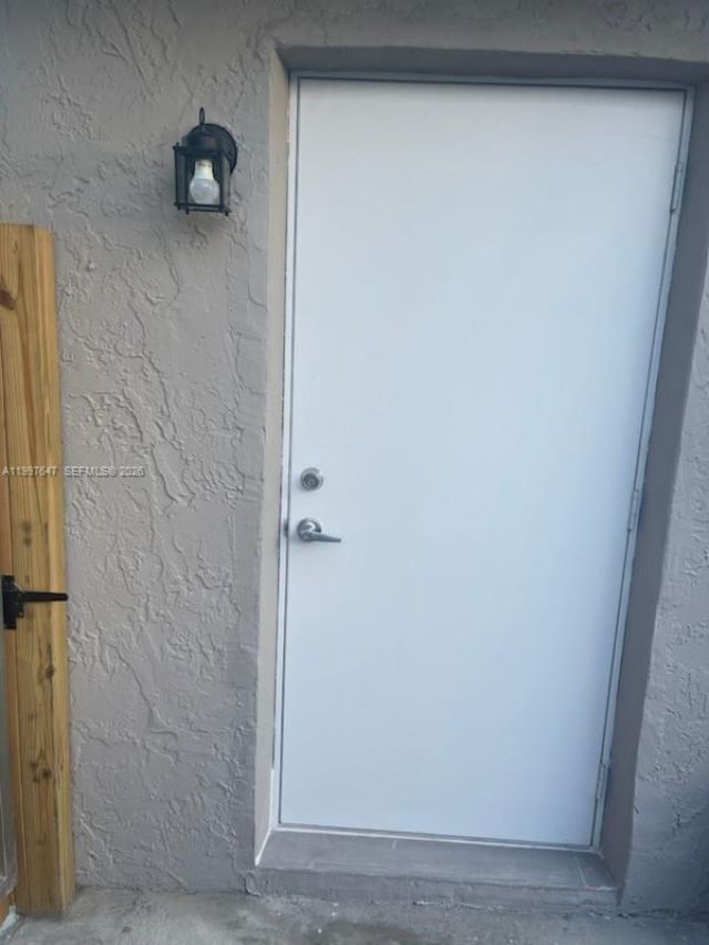 19732 NW 59th Pl , Unit B, Hialeah, FL 33015 Photo