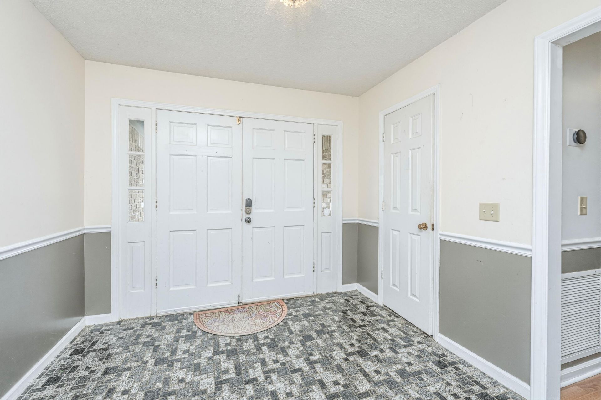 1059 S Shem Drive Photo 8