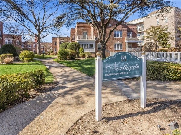 250 Central Avenue, Unit C111, Lawrence, NY 11559