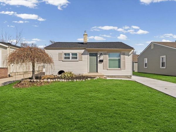 647 E Brockton Avenue, Madison Heights, MI 48071
