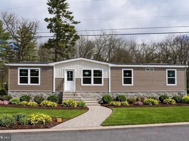 28 FOURTH AVENUE, CARNEYS POINT, NJ 08069