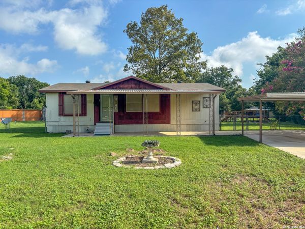 430 PECAN DR SW, McQueeney, TX 78123