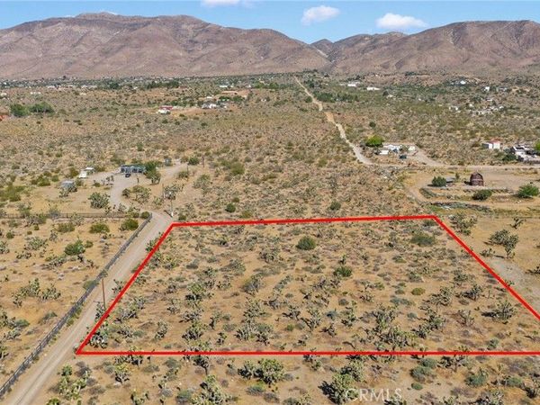 2 Lamprey Road, Apple Valley, CA 92308