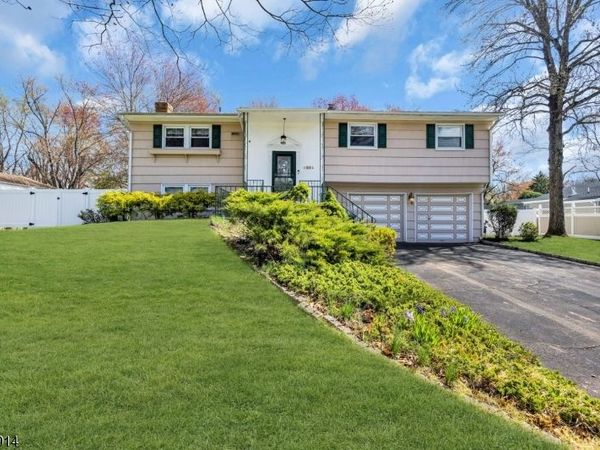 33 Mary Ellen Dr, Edison, NJ 08820