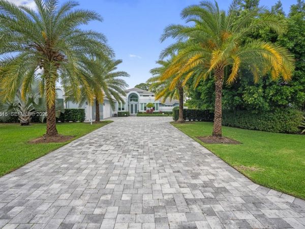 8179 Lakeview Dr, West Palm Beach, FL 33412