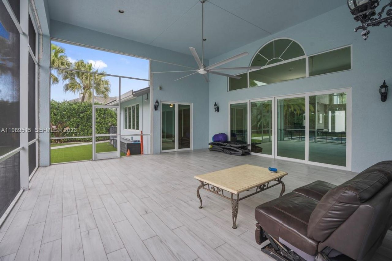 8179 Lakeview Dr, West Palm Beach, FL 33412 Photo