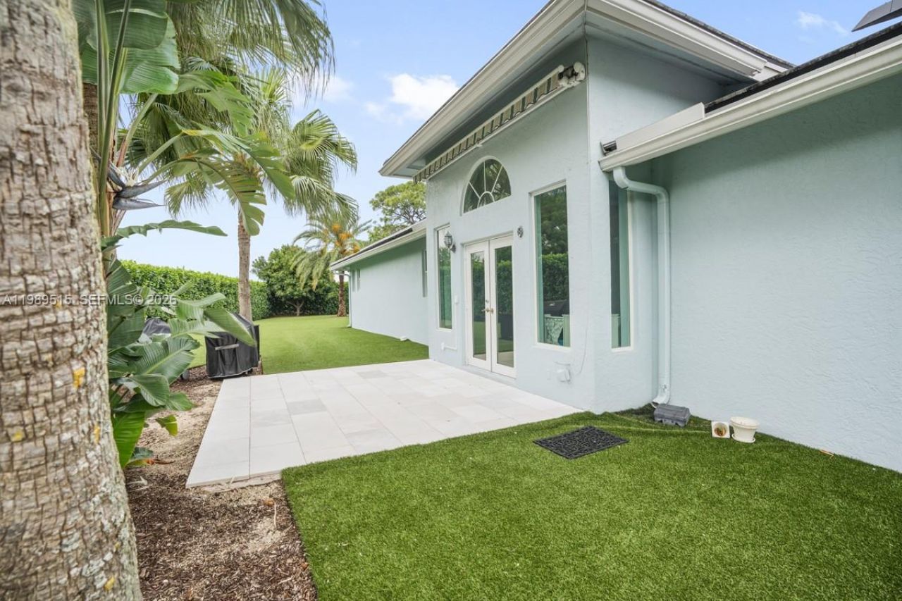 8179 Lakeview Dr, West Palm Beach, FL 33412 Photo