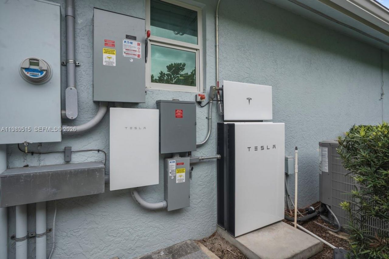 8179 Lakeview Dr, West Palm Beach, FL 33412 Photo