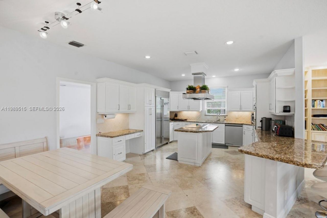 8179 Lakeview Dr, West Palm Beach, FL 33412 Photo