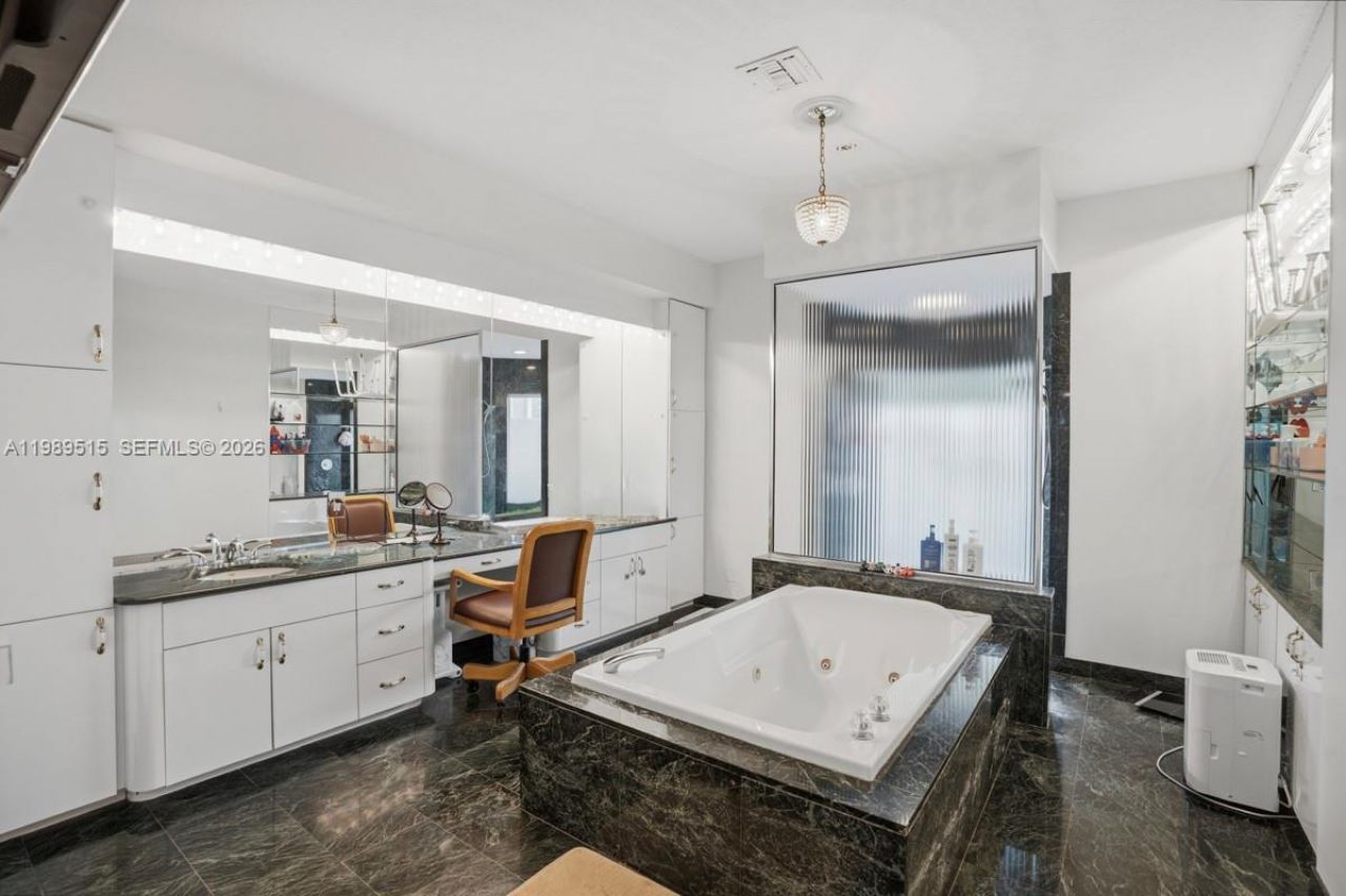 8179 Lakeview Dr, West Palm Beach, FL 33412 Photo