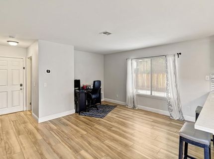 8153 La Almendra Way, Sacramento, CA 95823 Photo