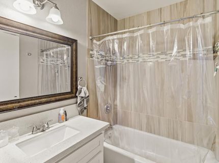 8153 La Almendra Way, Sacramento, CA 95823 Photo