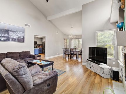 8153 La Almendra Way, Sacramento, CA 95823 Photo