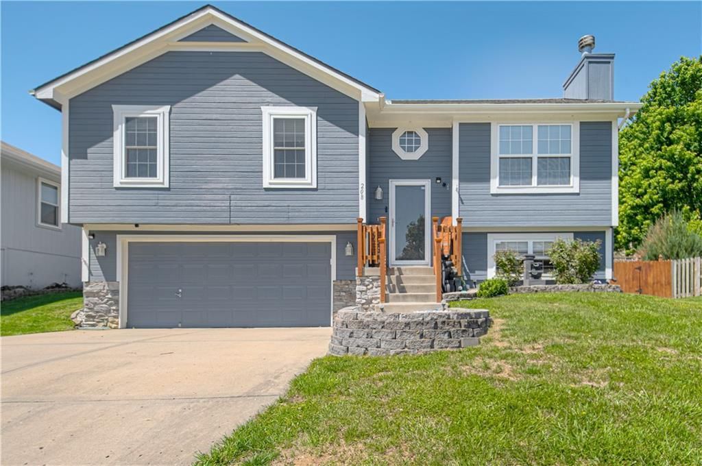 208 Hampton Drive, Smithville, MO 64089 Main Photo