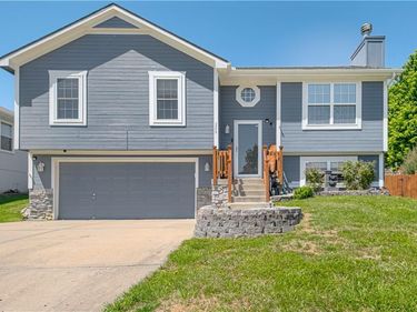 208 Hampton Drive, Smithville, MO 64089