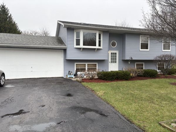 34107 N Fairfield Road, Round Lake, IL 60073