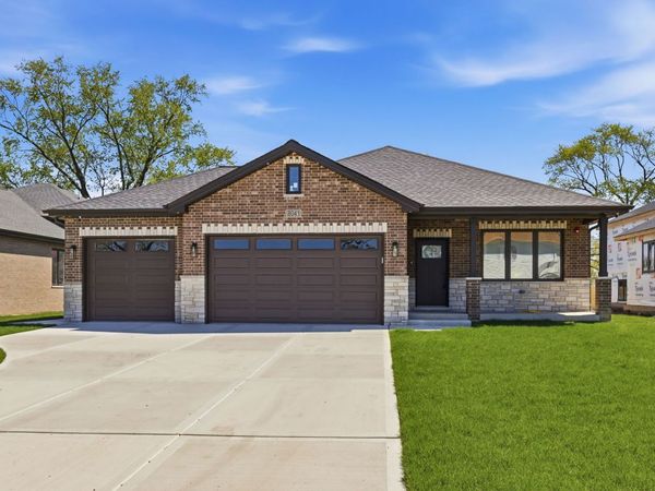 8041 S 85TH Court, Justice, IL 60458