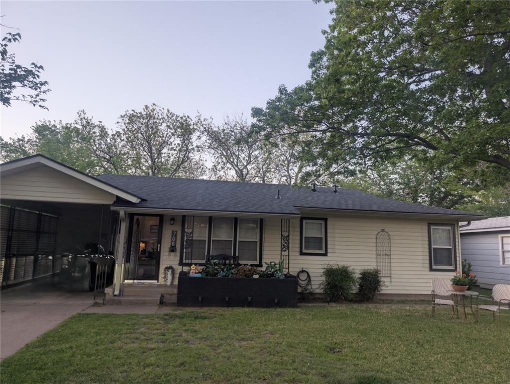 706 W Bloodworth Street, Olney, TX 76374 Main Photo