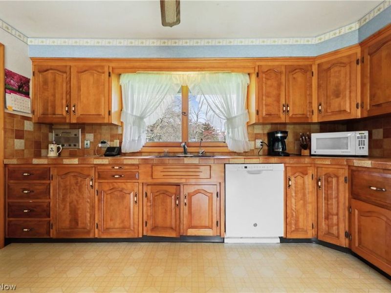 14560 Cenfield Street NE, Alliance, OH 44601 Photo 4