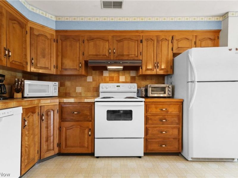 14560 Cenfield Street NE, Alliance, OH 44601 Photo 5