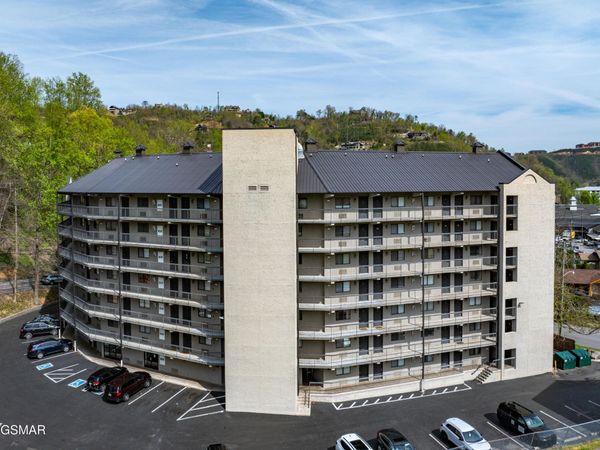 306 Baskins Creek Road, Gatlinburg, TN 37738