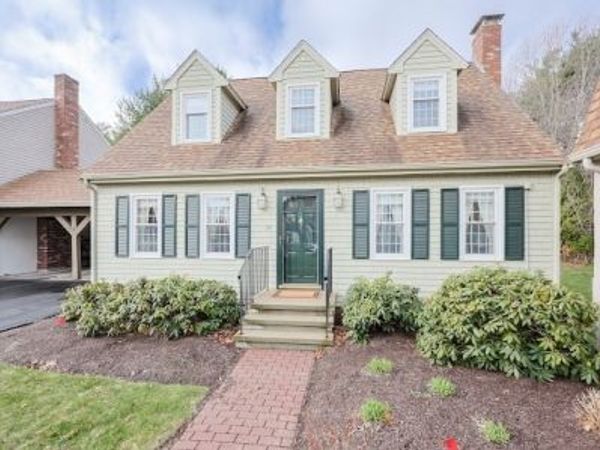 35 Camelot Ct, Unit 35, Stoughton, MA 02072