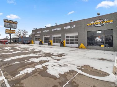 7417 W 8 Mile Road , Detroit, MI 48221