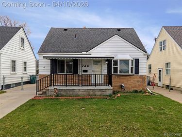 720 E Robert Avenue, Hazel Park, MI 48030