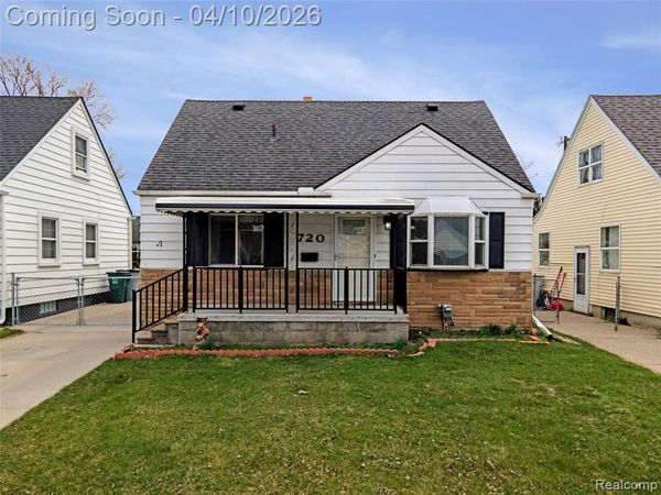 720 E Robert Avenue, Hazel Park, MI 48030