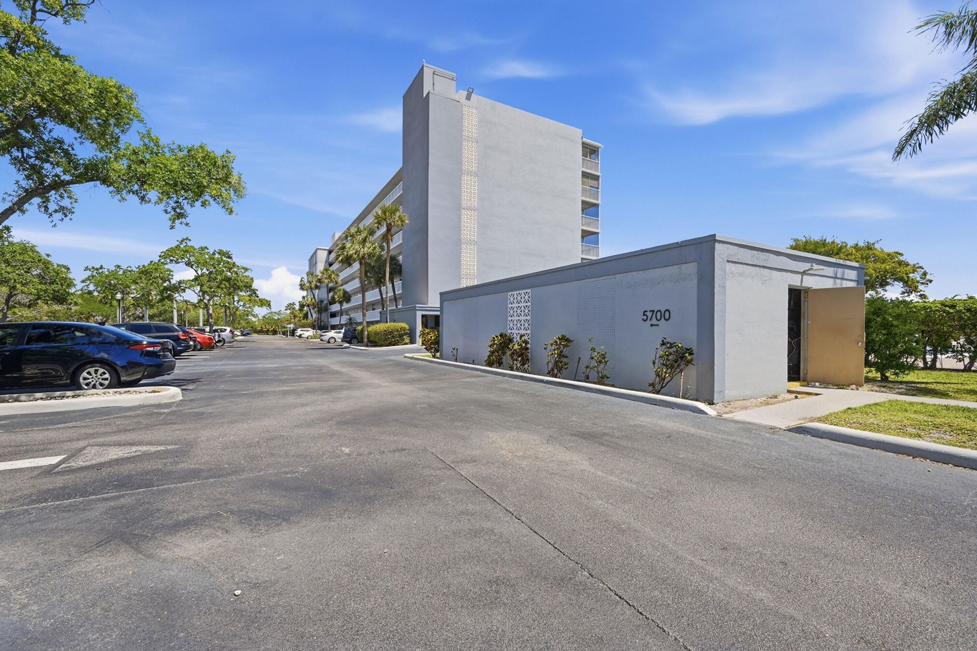 5700 NW 2nd Avenue, Unit 604, Boca Raton, FL 33487 Photo