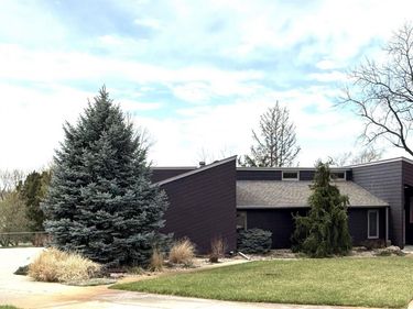 1025 Pioneer Drive, Beatrice, NE 68310