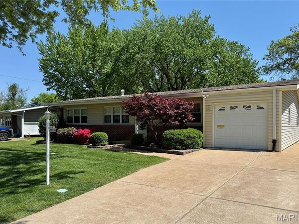 1330 Spring Valley Drive, Florissant, MO 63033