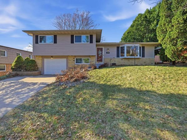 7207 Fortune Drive, Middleton, WI 53562