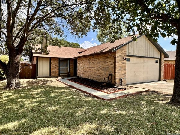 5742 LARKDALE DR, San Antonio, TX 78233