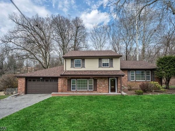 9 Oxford Dr, Livingston, NJ 07039